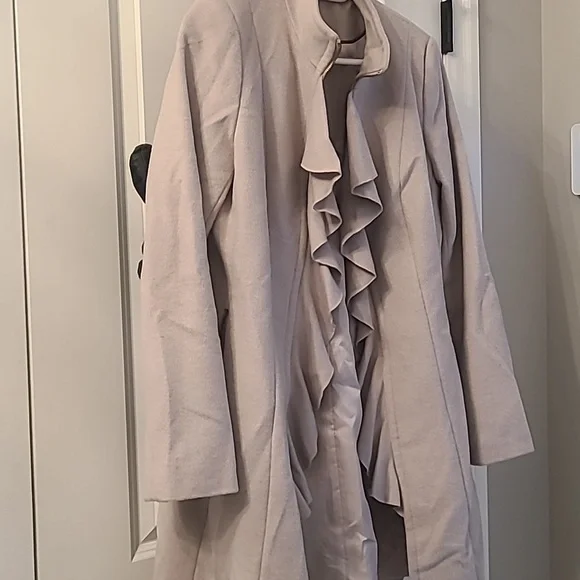 Elegant Cream Ruffle Jacket - Picture 2 of 5